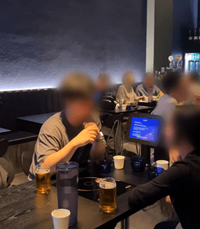 바차 매장 내부 테이블 좌석