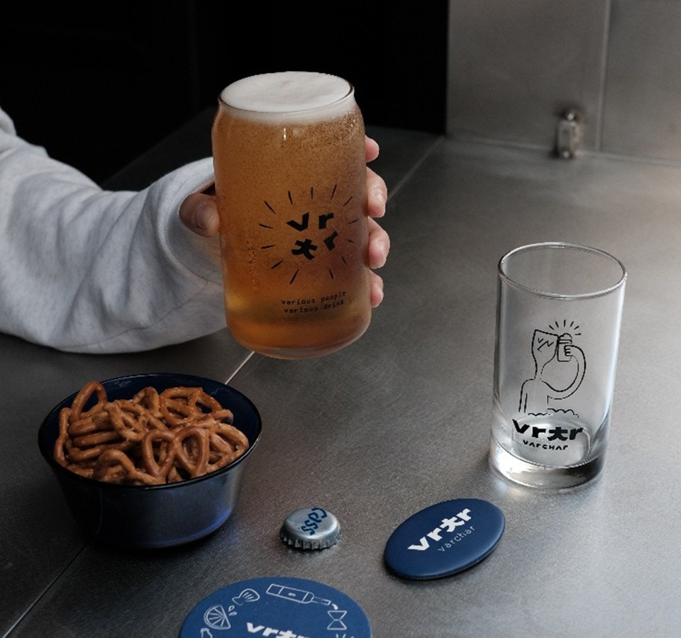 바차 로고 맥주잔과 프레첼, 컵코스터